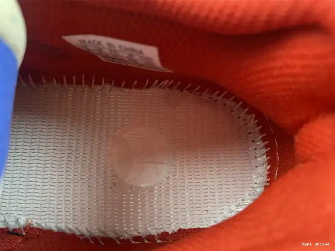hype Red Adidas Yeezy Hi-Res HQ6979 700 Boost 0519